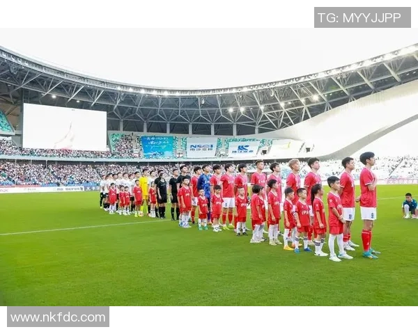 高峰：从草根到顶尖足球运动员的拼搏之路与辉煌成就